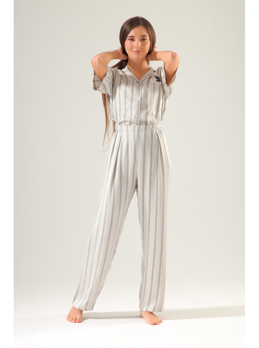 Пижама из вискозы. Белые пижамные вискозовые брюки домашние. Мужская пижама вискоза.